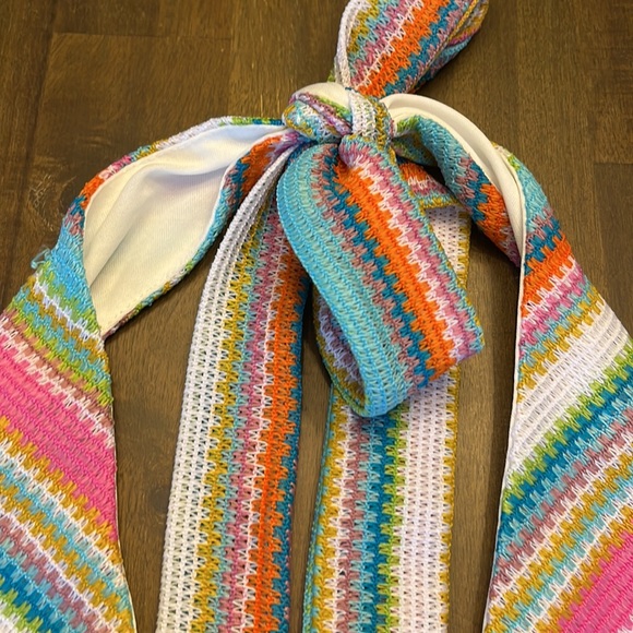 Kendall & Kylie xs Crop halter - Picture 3 of 7